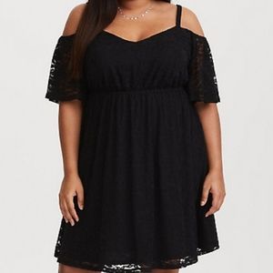 Black lace cold shoulder dress Torrid size 1